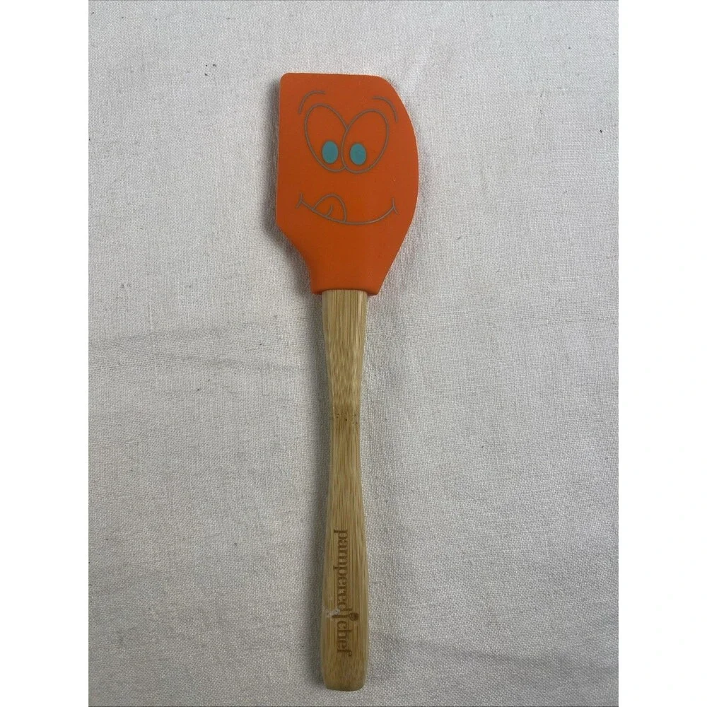 Pampered Chef Funny Face Kitchen Scraper 1405